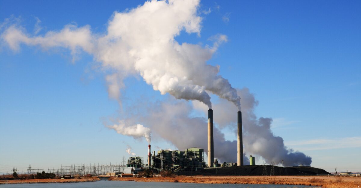 Coal fired power plant with greenhouse gas emissions